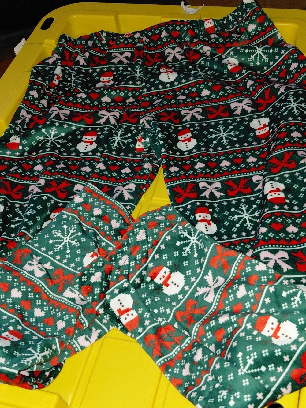 Source Unknown Green & Red Holiday Snowman Pajama Pants